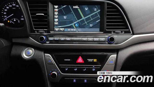 Hyundai AVANTE 2018 — photo 14