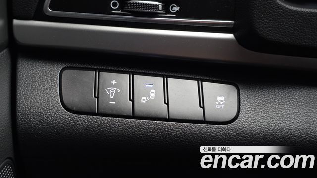 Hyundai AVANTE 2018 — photo 17