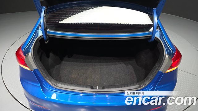 Hyundai AVANTE 2018 — photo 20