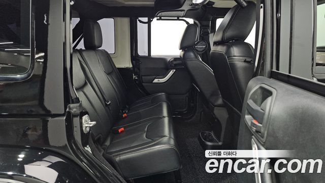 Jeep Wrangler 2017 — photo 12