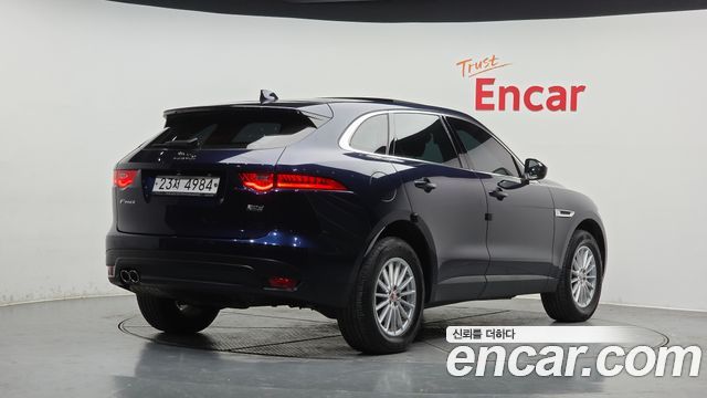 Jaguar F-PACE 2018 — photo 2