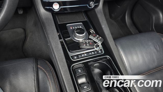Jaguar F-PACE 2018 — photo 9