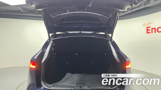 Jaguar F-PACE 2018 — photo 20