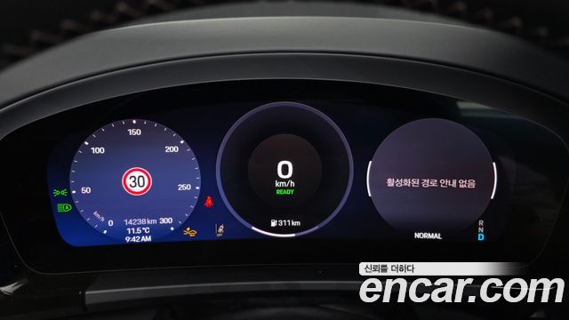 Porsche Macan 2025 — photo 8