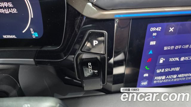Porsche Macan 2025 — photo 9