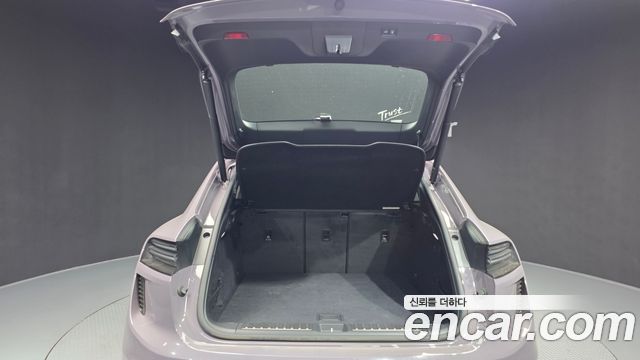 Porsche Macan 2025 — photo 20