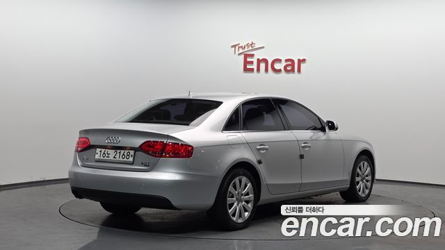 Audi A4 2011 — photo 2