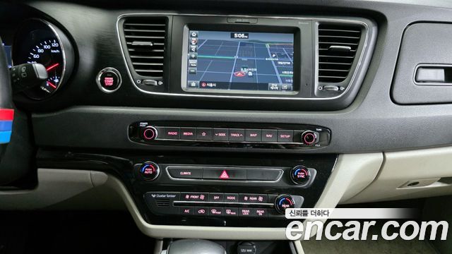 Kia Canival 2019 — photo 18