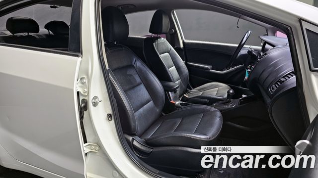 Kia K3 2015 — photo 10