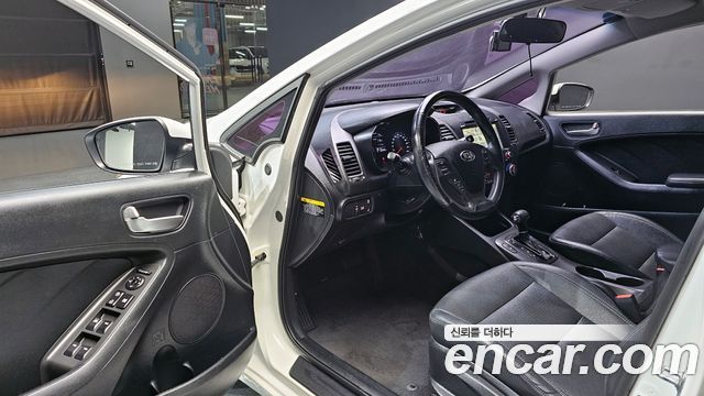 Kia K3 2015 — photo 11