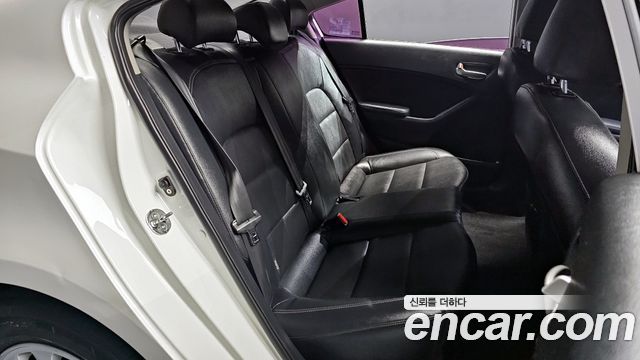 Kia K3 2015 — photo 12