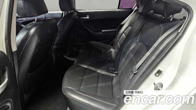 Kia K3 2015 — photo 13