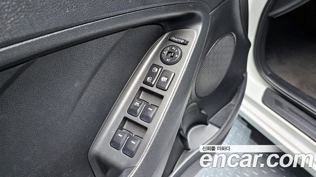 Kia K3 2015 — photo 18