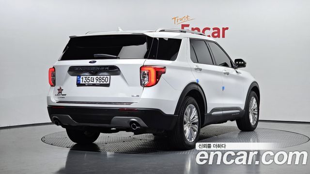 Ford Explorer 2020 — photo 2