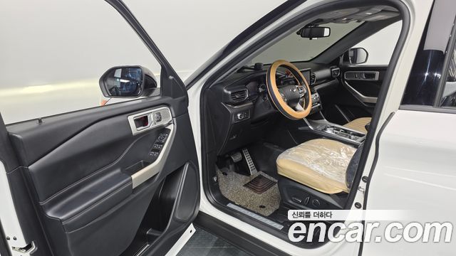 Ford Explorer 2020 — photo 11