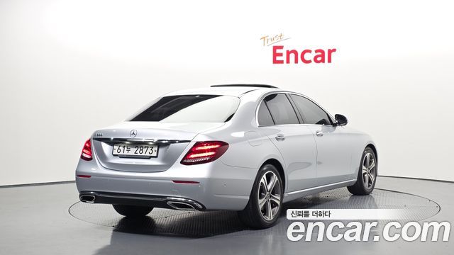 Mercedes-Benz E-Class 2019 — photo 2