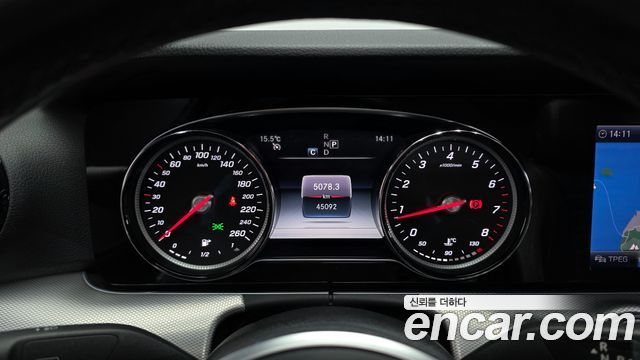 Mercedes-Benz E-Class 2019 — photo 8