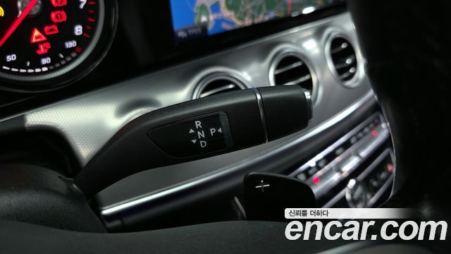 Mercedes-Benz E-Class 2019 — photo 9