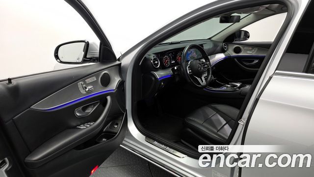 Mercedes-Benz E-Class 2019 — photo 11