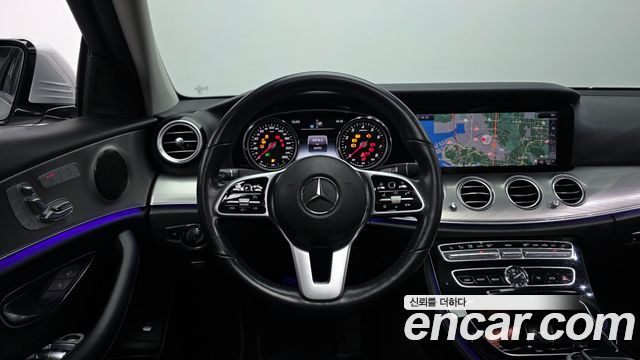 Mercedes-Benz E-Class 2019 — photo 13