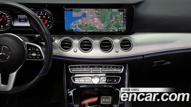 Mercedes-Benz E-Class 2019 — photo 14