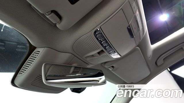 Mercedes-Benz E-Class 2019 — photo 18