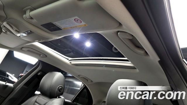Mercedes-Benz E-Class 2019 — photo 19