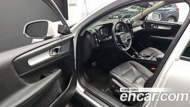 Volvo XC40 2019 — photo 10