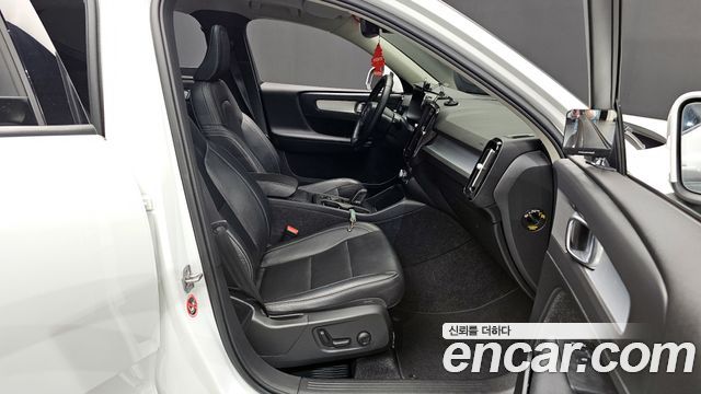 Volvo XC40 2019 — photo 11