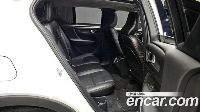 Volvo XC40 2019 — photo 12