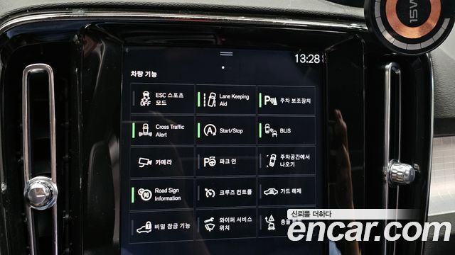 Volvo XC40 2019 — photo 16