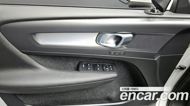 Volvo XC40 2019 — photo 17
