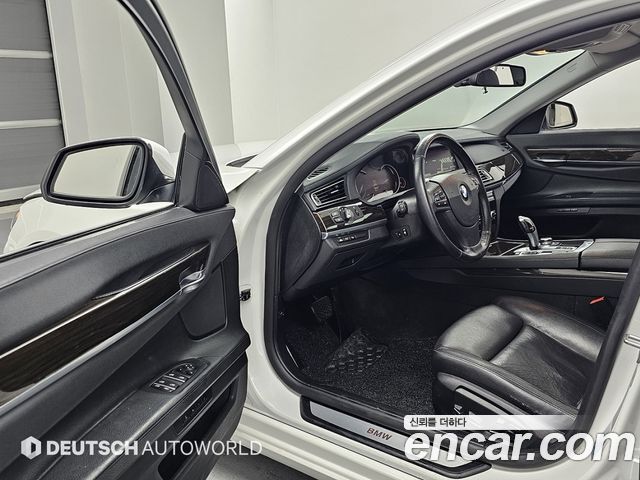 BMW 7-Series 2013 — photo 11