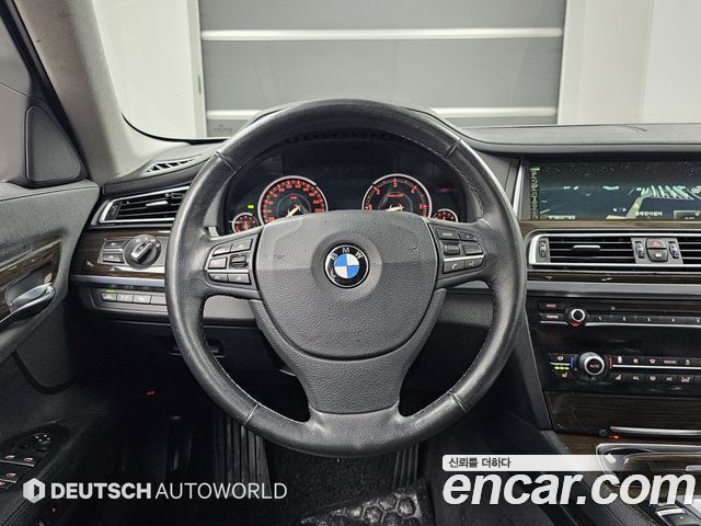 BMW 7-Series 2013 — photo 13