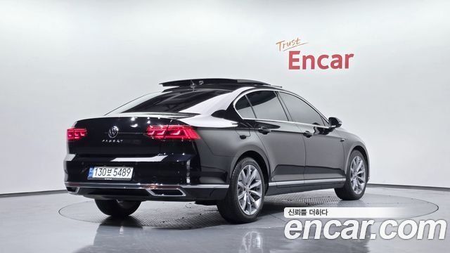 Volkswagen Passat 2021 — photo 2