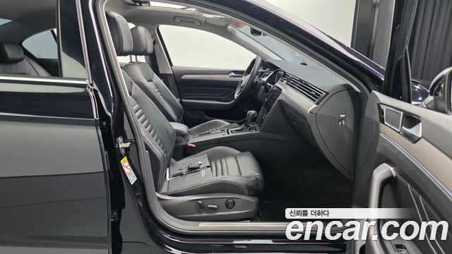 Volkswagen Passat 2021 — photo 10
