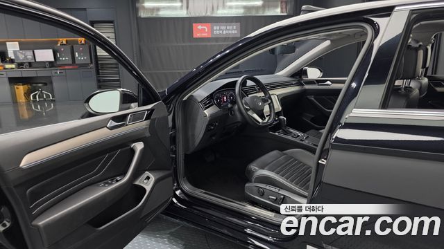 Volkswagen Passat 2021 — photo 11