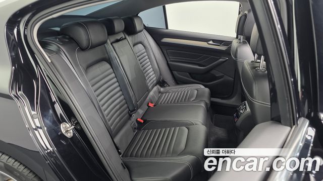 Volkswagen Passat 2021 — photo 12