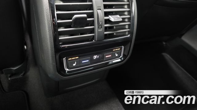 Volkswagen Passat 2021 — photo 17