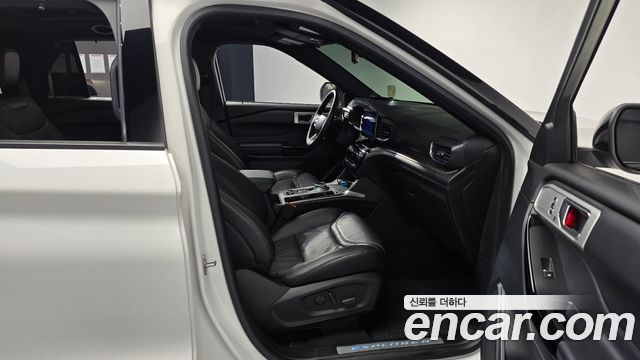 Ford Explorer 2023 — photo 11