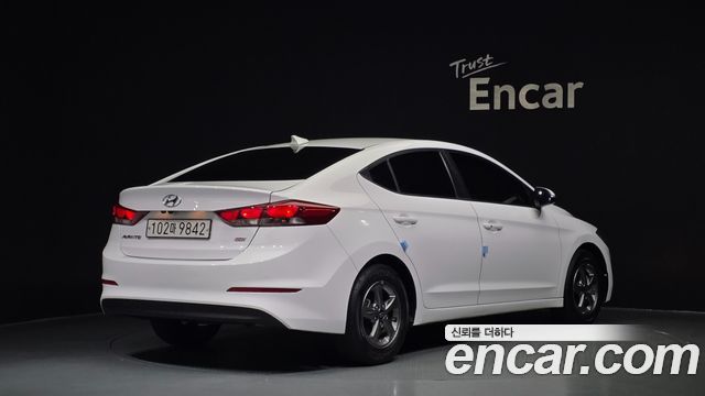 Hyundai AVANTE 2017 — photo 2