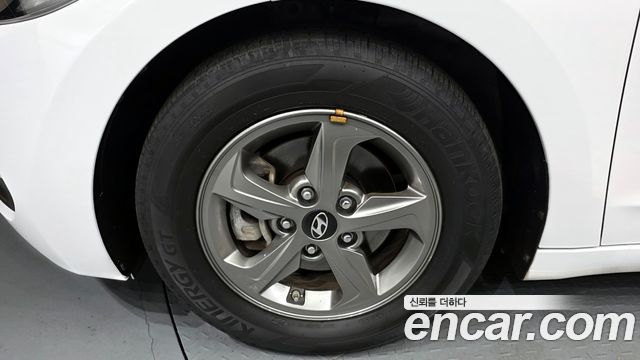 Hyundai AVANTE 2017 — photo 5