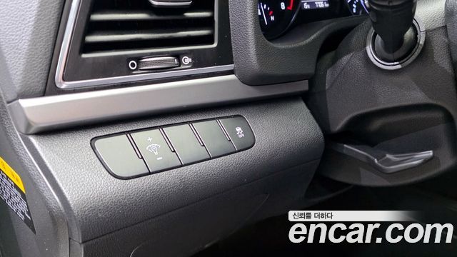 Hyundai AVANTE 2017 — photo 15
