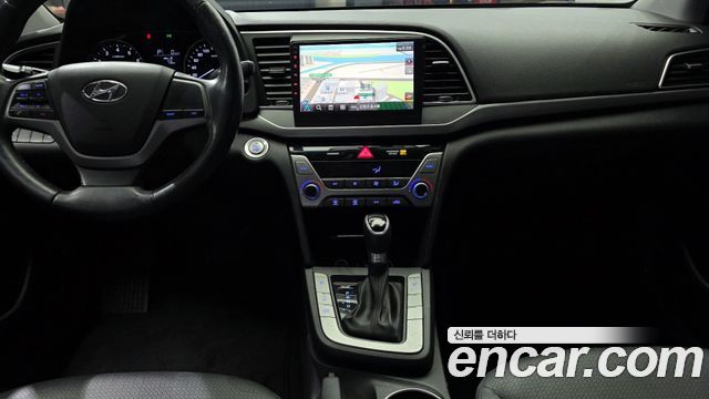 Hyundai AVANTE 2017 — photo 20