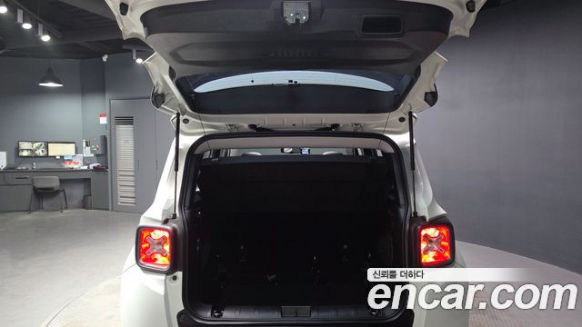 Jeep Renegade 2019 — photo 20