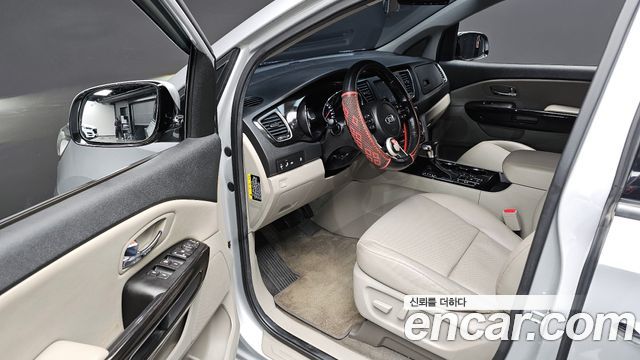 Kia Canival 2019 — photo 13
