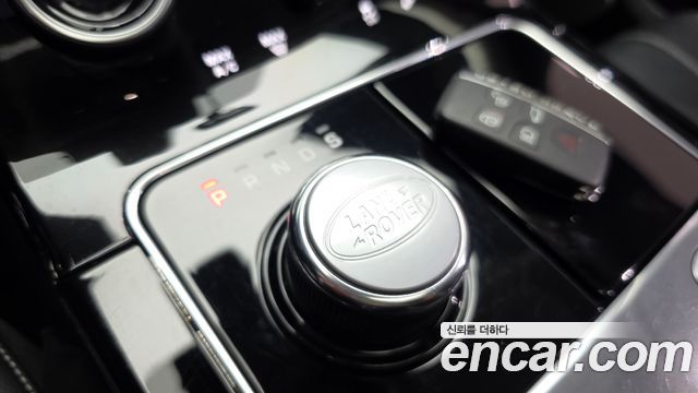 Land Rover Range Rover Velar 2019 — photo 9