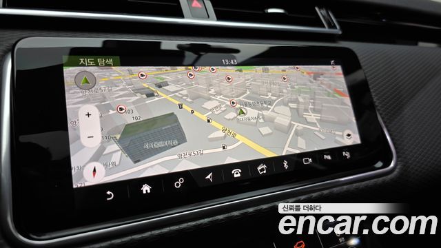 Land Rover Range Rover Velar 2019 — photo 14