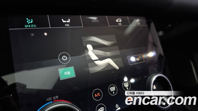Land Rover Range Rover Velar 2019 — photo 16