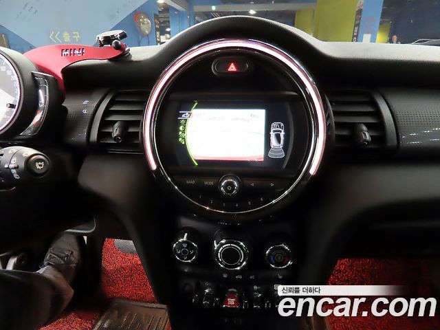 Mini Cooper 2018 — photo 18